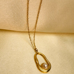 🌊 Ocean Embrace Pearl Necklace