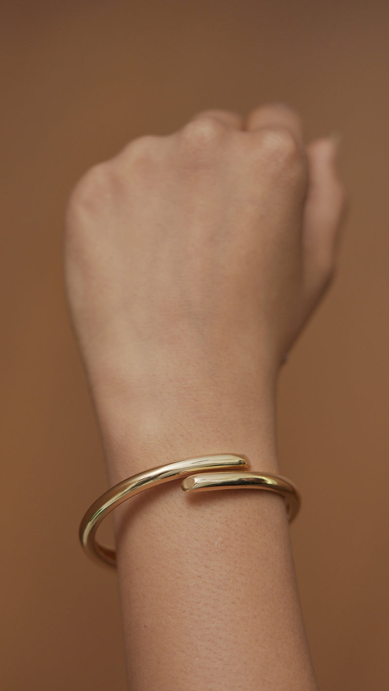 ✨ Twist of Elegance Bracelet ✨