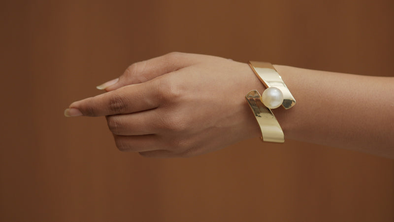 🌸 Golden Embrace Pearl Cuff 🌸