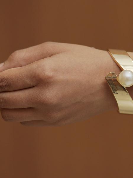 🌸 Golden Embrace Pearl Cuff 🌸