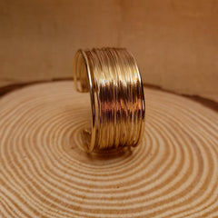 Luxe Harmony Wire Cuff Bracelet 🌟