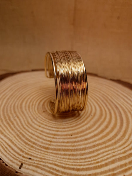 Luxe Harmony Wire Cuff Bracelet 🌟