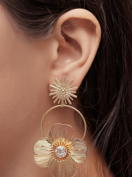 🌺 Golden Bloom Floral Earrings