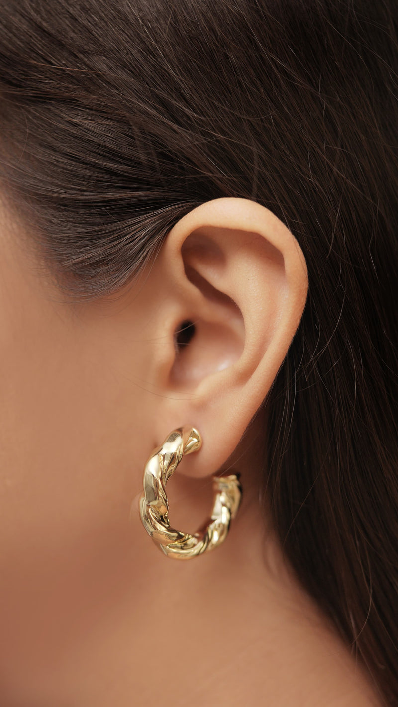 ✨ Twisted Gold Hoops – Luxe Imitation Finish 🌟