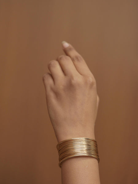 Luxe Harmony Wire Cuff Bracelet 🌟