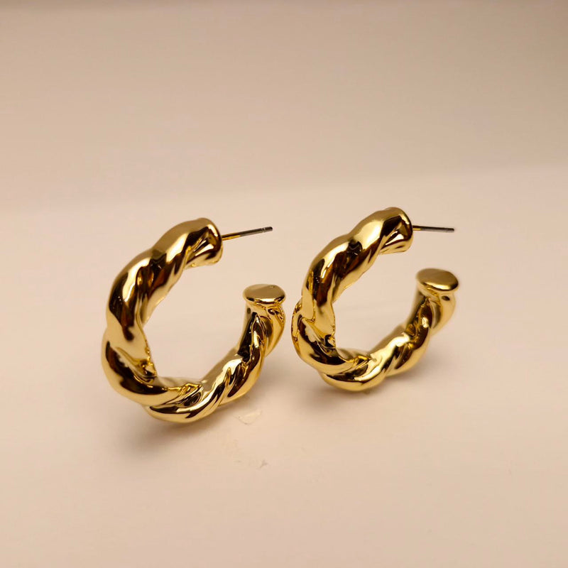 ✨ Twisted Gold Hoops – Luxe Imitation Finish 🌟