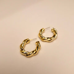✨ Twisted Gold Hoops – Luxe Imitation Finish 🌟