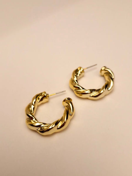 ✨ Twisted Gold Hoops – Luxe Imitation Finish 🌟