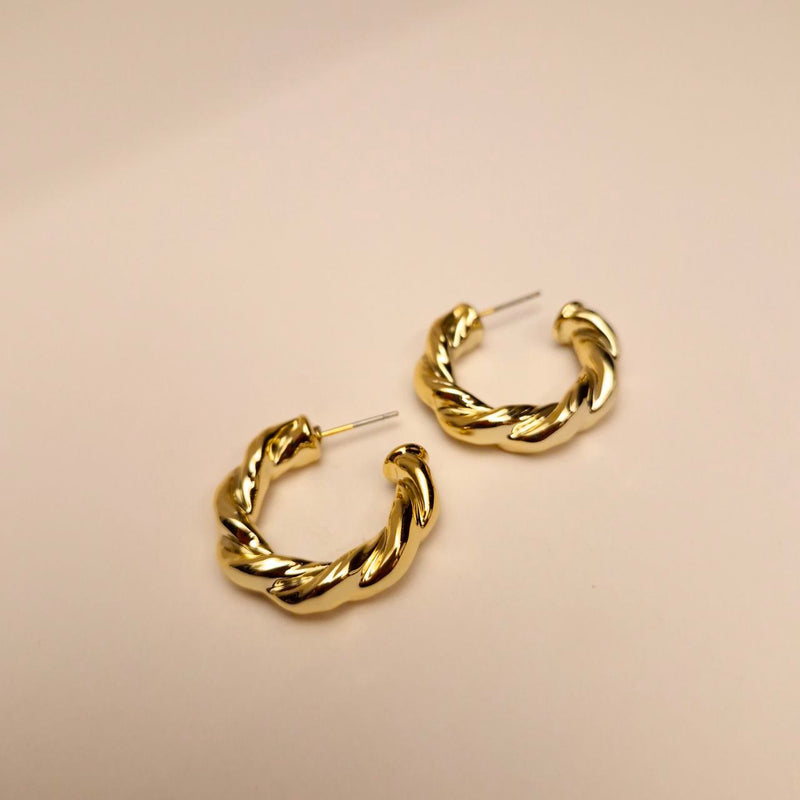 ✨ Twisted Gold Hoops – Luxe Imitation Finish 🌟