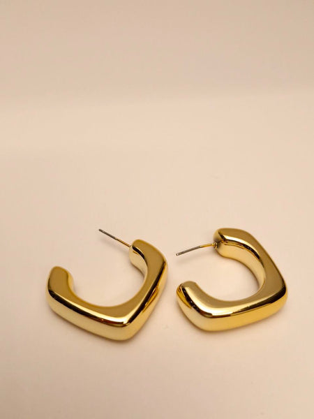 Sculpted Gold Huggies 💛