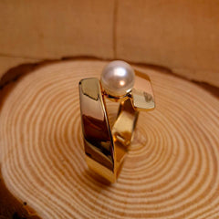 🌸 Golden Embrace Pearl Cuff 🌸