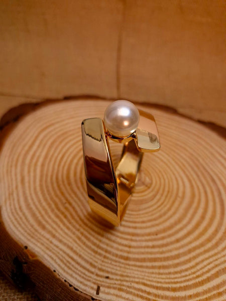 🌸 Golden Embrace Pearl Cuff 🌸