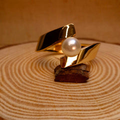 🌸 Golden Embrace Pearl Cuff 🌸